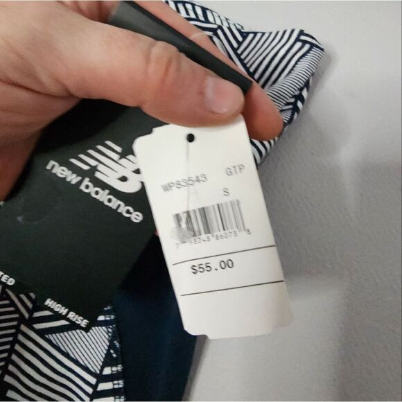 New Balance Black And White Geometric leggings with pockets Small - Picture 4 of 9